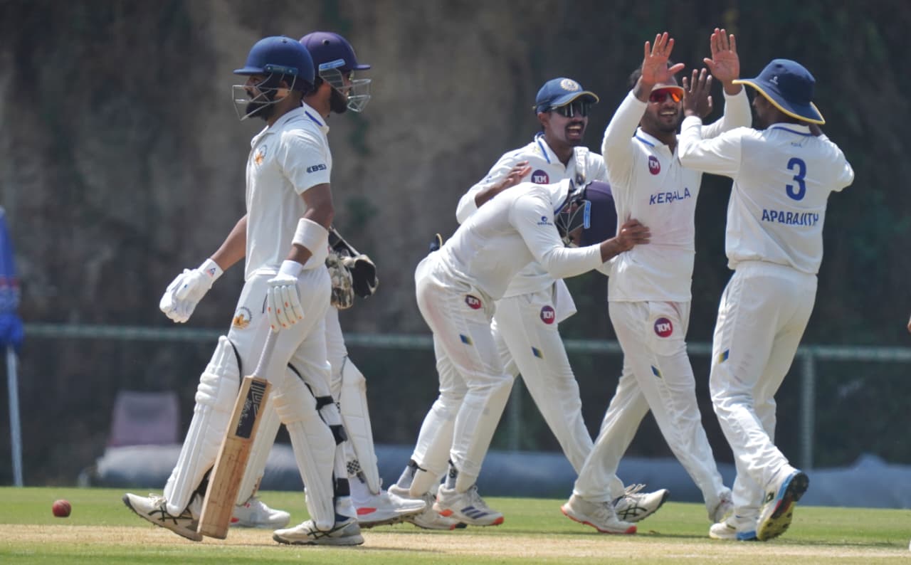 രഞ്ജി ട്രോഫി: ചണ്ഡിഗഢിന് 277 റൺസിൻ്റെ ഒന്നാം ഇന്നിങ്സ് ലീഡ്, Kerala cricket team Kerala Ranji Trophy Kerala cricket KCA (Kerala Cricket Association) Kerala domestic cricket Kerala Vijay Hazare Trophy Kerala Syed Mushtaq Ali Trophy Kerala Cricket League (KCL), Kerala cricket team squad 2025-26 Kerala Ranji Trophy 2025-26 squad Kerala cricket team players list, Kerala cricket team news Kerala cricket team captain Kerala cricket team schedule 2025-26 Kerala cricket team Ranji Trophy final, Kerala Cricket League 2025 Greenfield International Stadium Thiruvananthapuram cricket, Sanju Samson Kerala Sanju Samson Ranji Trophy Rohan Kunnummal Mohammed Azharuddeen Jalaj Saxena Kerala, Basil Thampi Sachin Baby Vishnu Vinod Vignesh Puthur, Baba Aparajith Kerala,